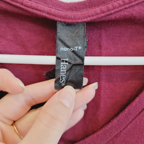 Hanes Red Short Sleeves Graphic Tee Size Small - Picture 7 of 9